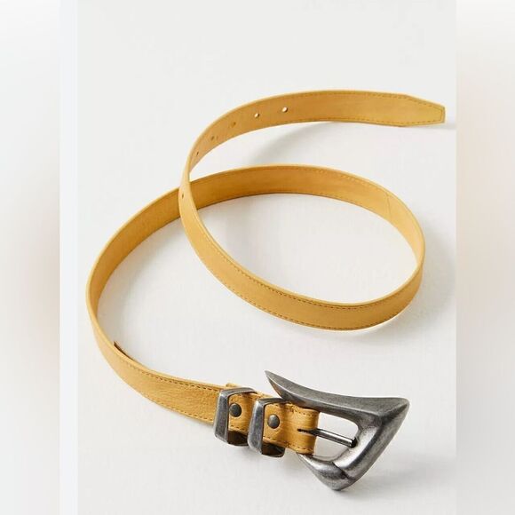 Free People Billie leather belt in honey yellow. S/M. New